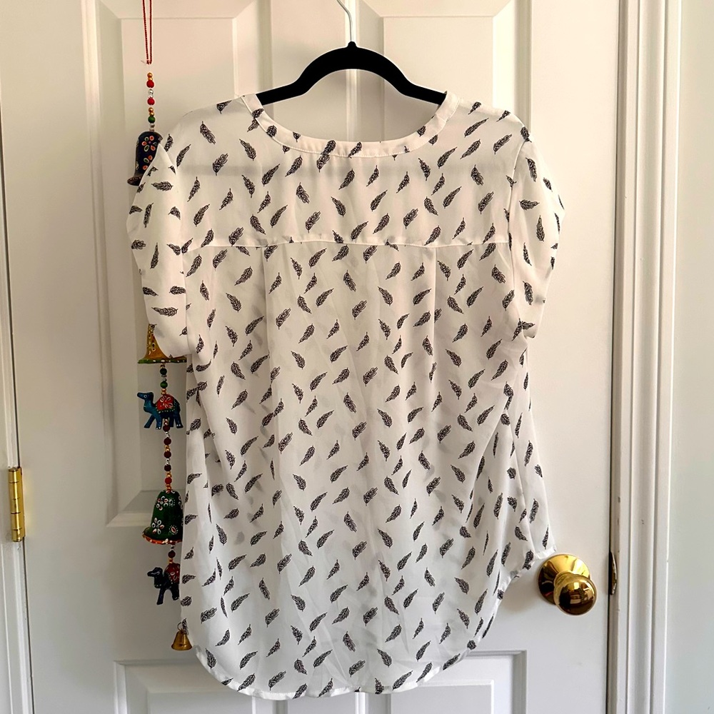 fun 2 fun- White Blouse with Feathers - Picture 2 of 6